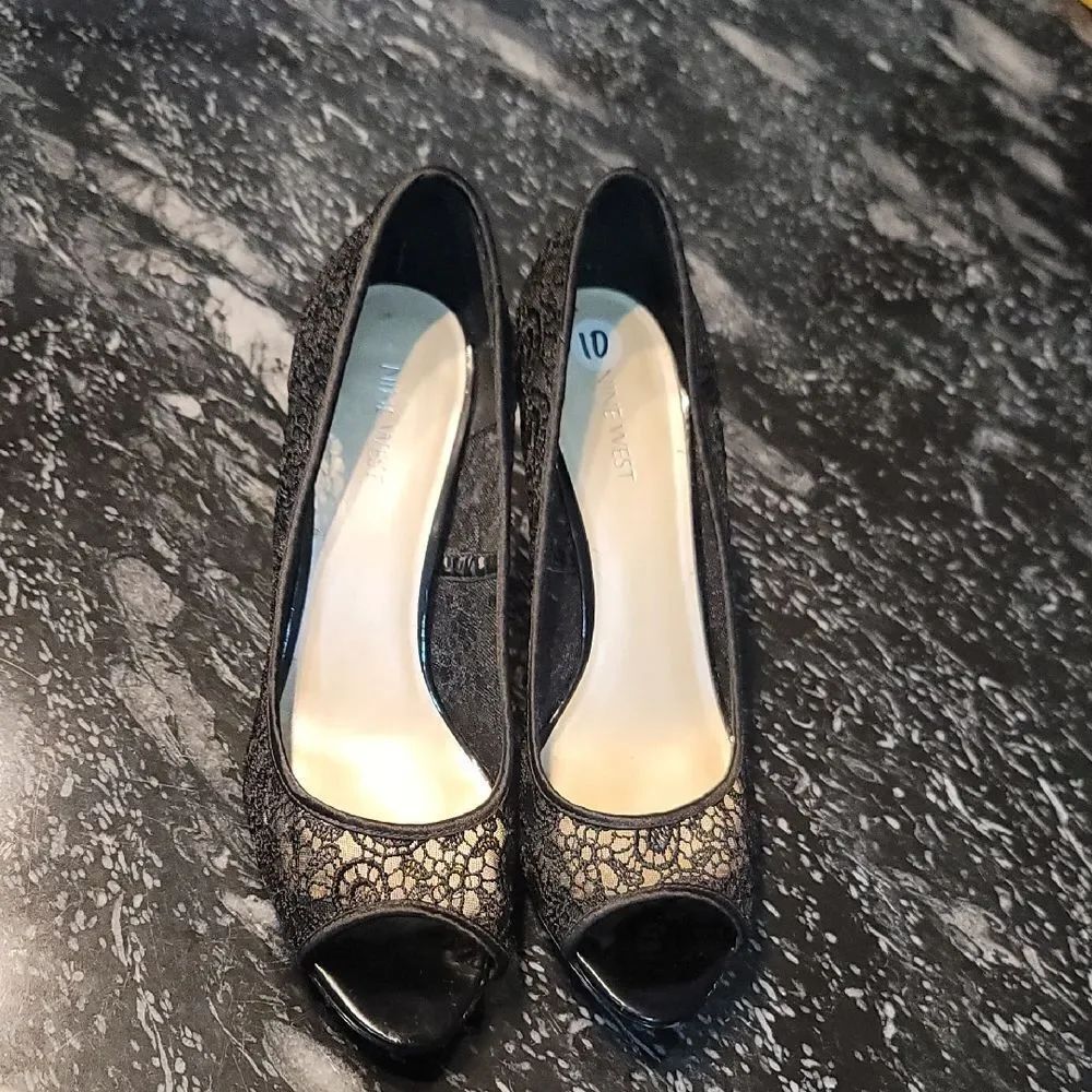 NINE WEST ELEGANT LACE PEEP-TOE HEELS SANDAL